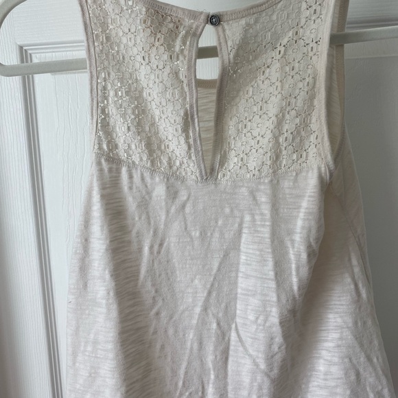 Ivory lace flowy tank - Picture 2 of 2
